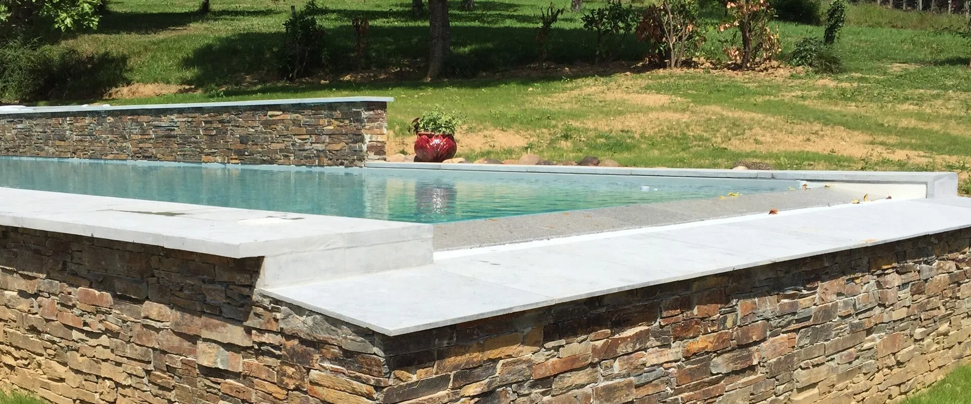 Votre spécialiste piscine à débordement et miroir