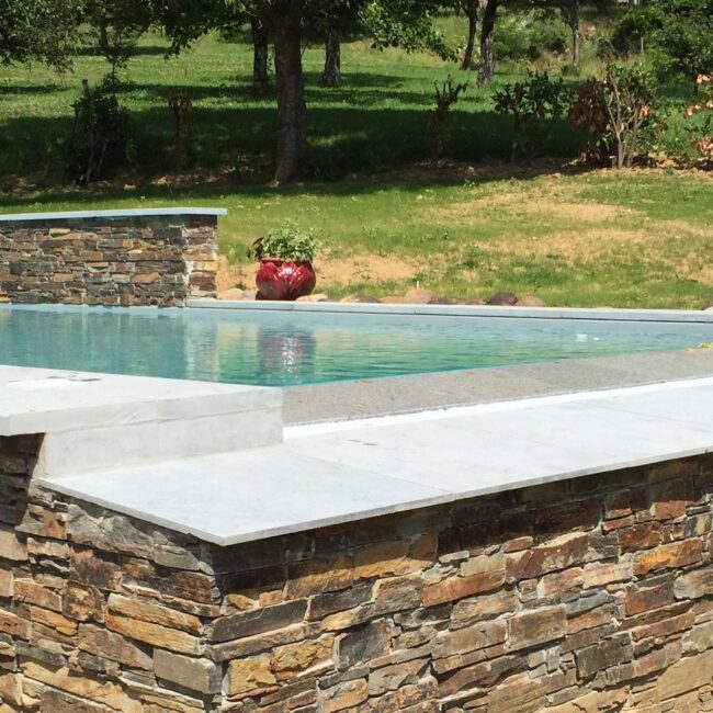 Votre spécialiste piscine à débordement et miroir