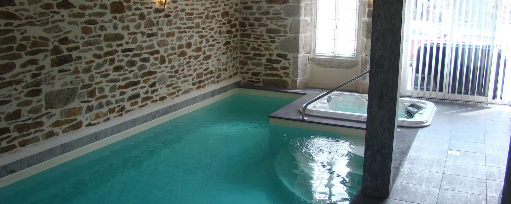 Une piscine d’intérieur pour nager en toutes saisons