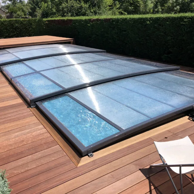Abris de piscine 5 Protégez et sublimez votre piscine avec les abris plats Catusse Piscines & Spas
