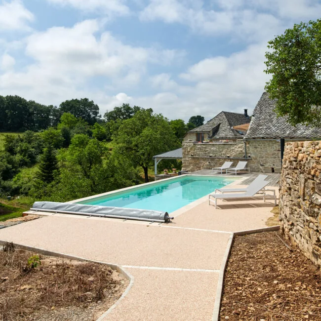 Abris de piscine 8 Les différents types de rideaux de piscine : caractéristiques, avantages et prix