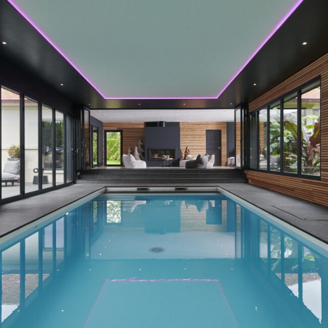 Piscine intérieure : tout ce qu’il faut savoir pour profiter de votre espace aquatique à domicile