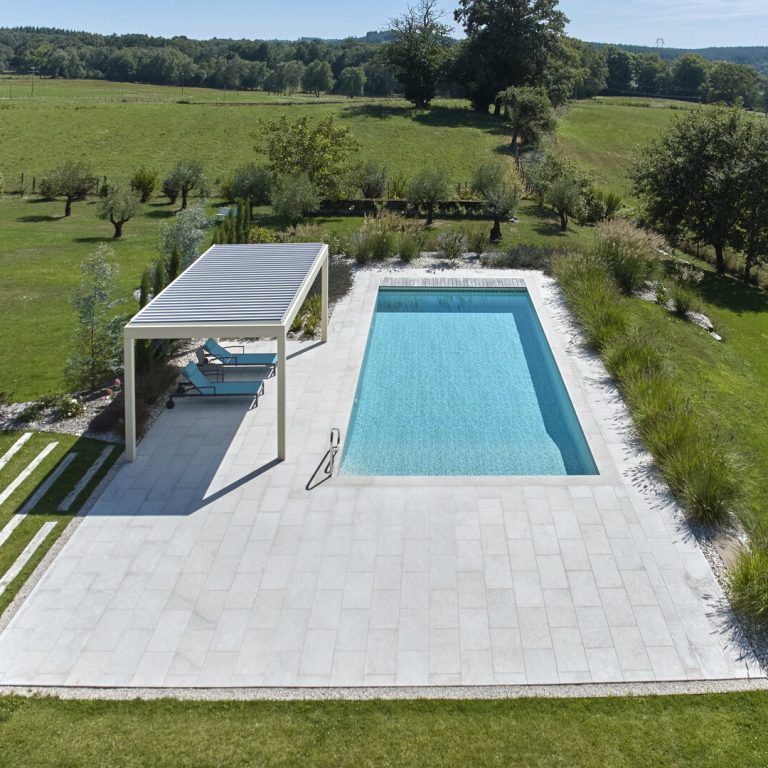 Piscine moderne avec membrane armée imprimée