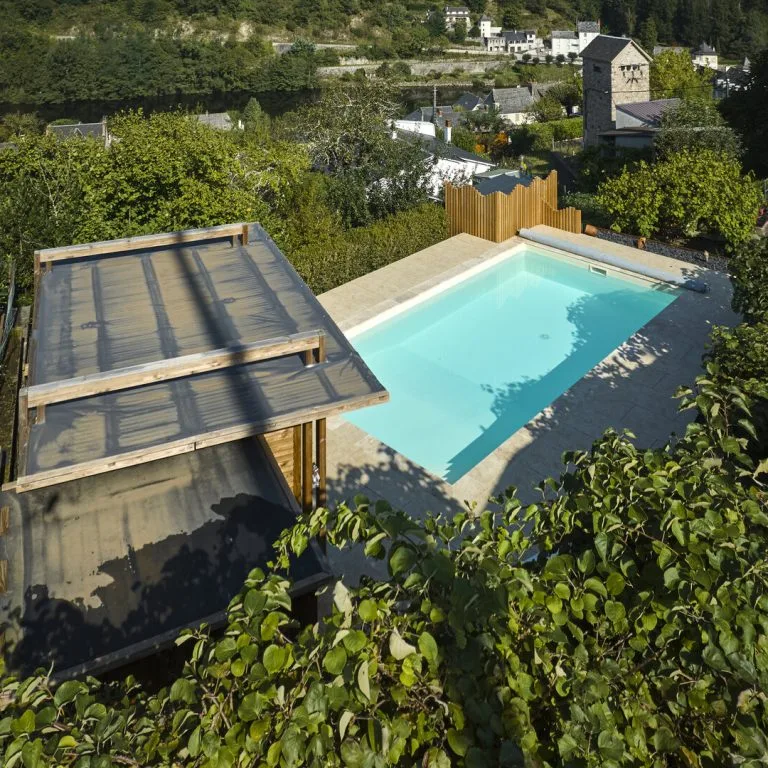 Piscine installation à Aurillac 9 Piscine avec pool house intégré et pratique
