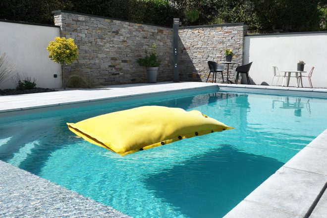 Piscine maçonnée 9 × 4 m - Réalisation CATUSSE PISCINES & SPAS - ©AERO DIAGS