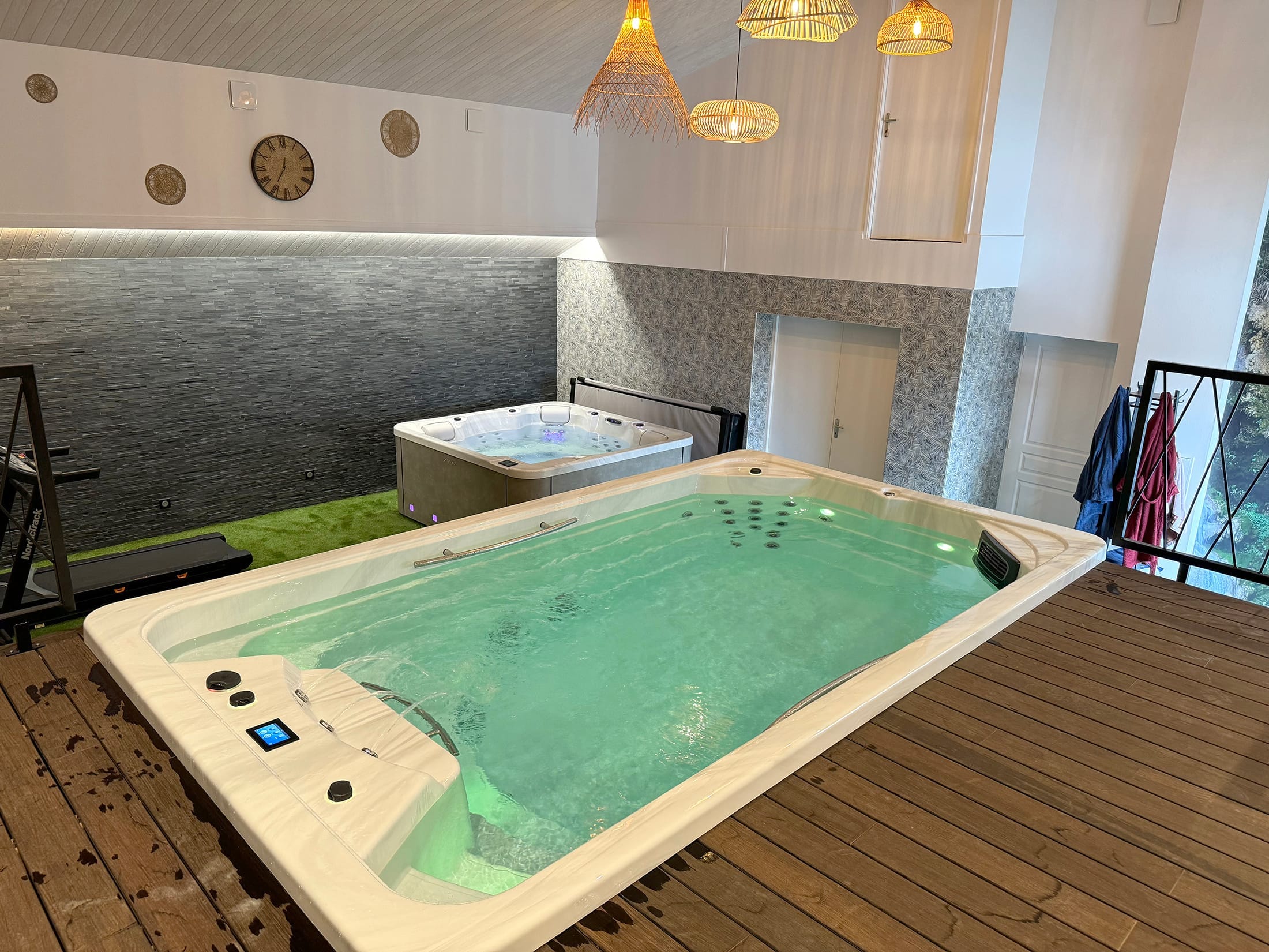 spa de nage oeweo performance eclairage led vert catusse piscine et spas 2