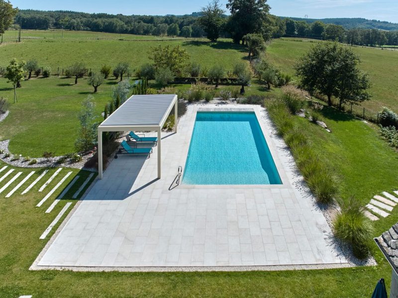 Entretien piscine à Aurillac et dans le Cantal 7 Piscine moderne avec membrane armée imprimée