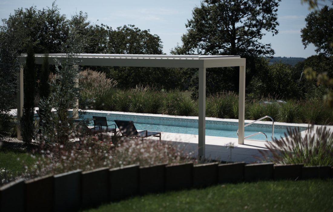 Piscine avec margelles en pierre St Come naturelle