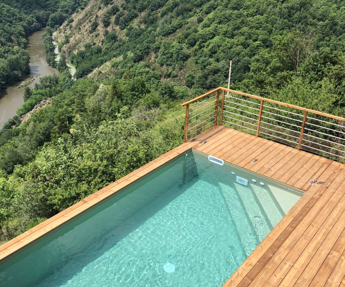 Piscine rectangulaire 6x3m avec plage et lagon en bois