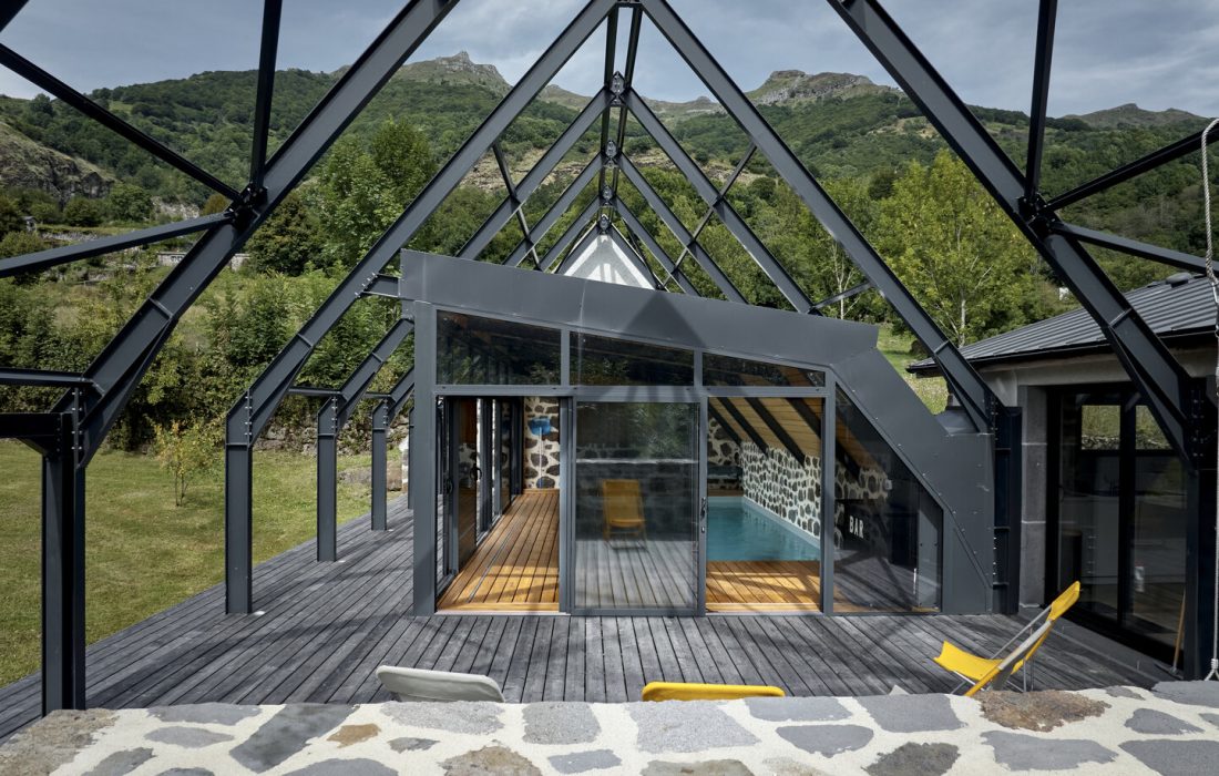 Piscine intérieure avec système balnéo Solo relaxant