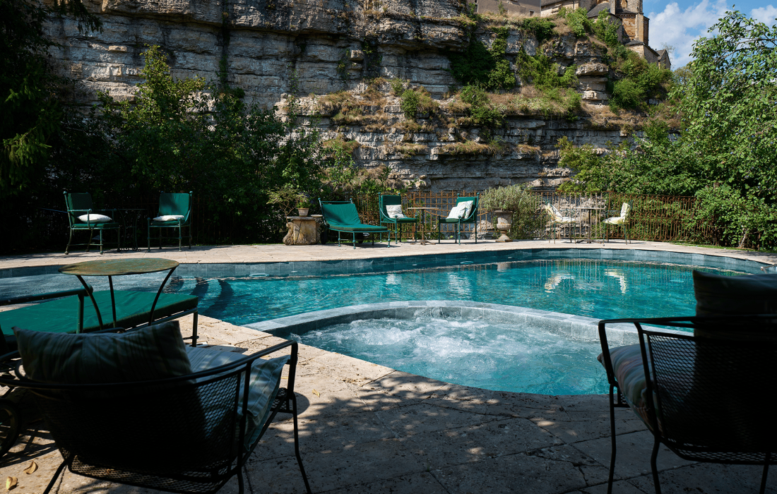 Piscine familiale rénovée avec spa intégré