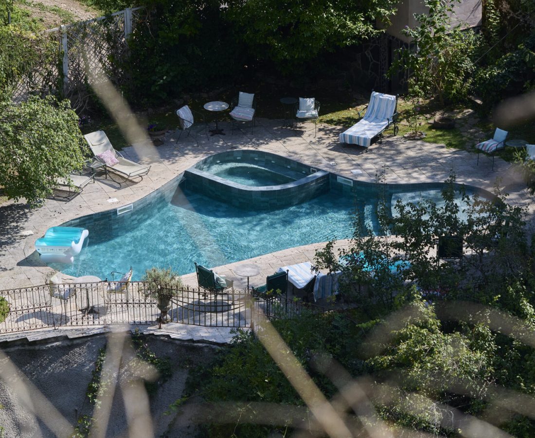 Rénovation piscine familiale forme libre avec spa