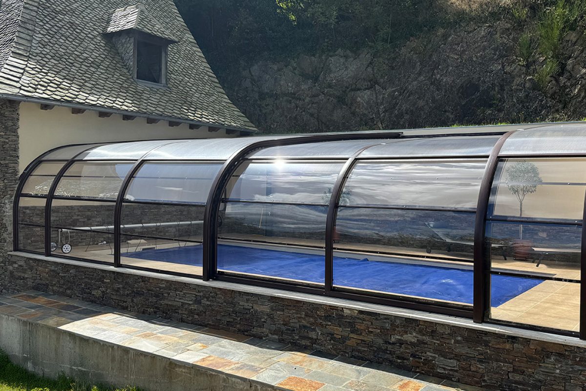 Abri haut mural Fixe-Mobile-Fixe EAP - CATUSSE PISCINES & SPAS - ©MAXENCE CATUSSE